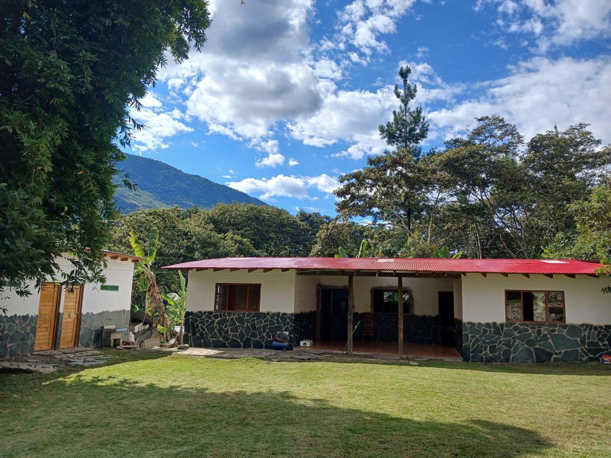 Lia B&B Lucmabamba Sahuayaco Luaran gambar
