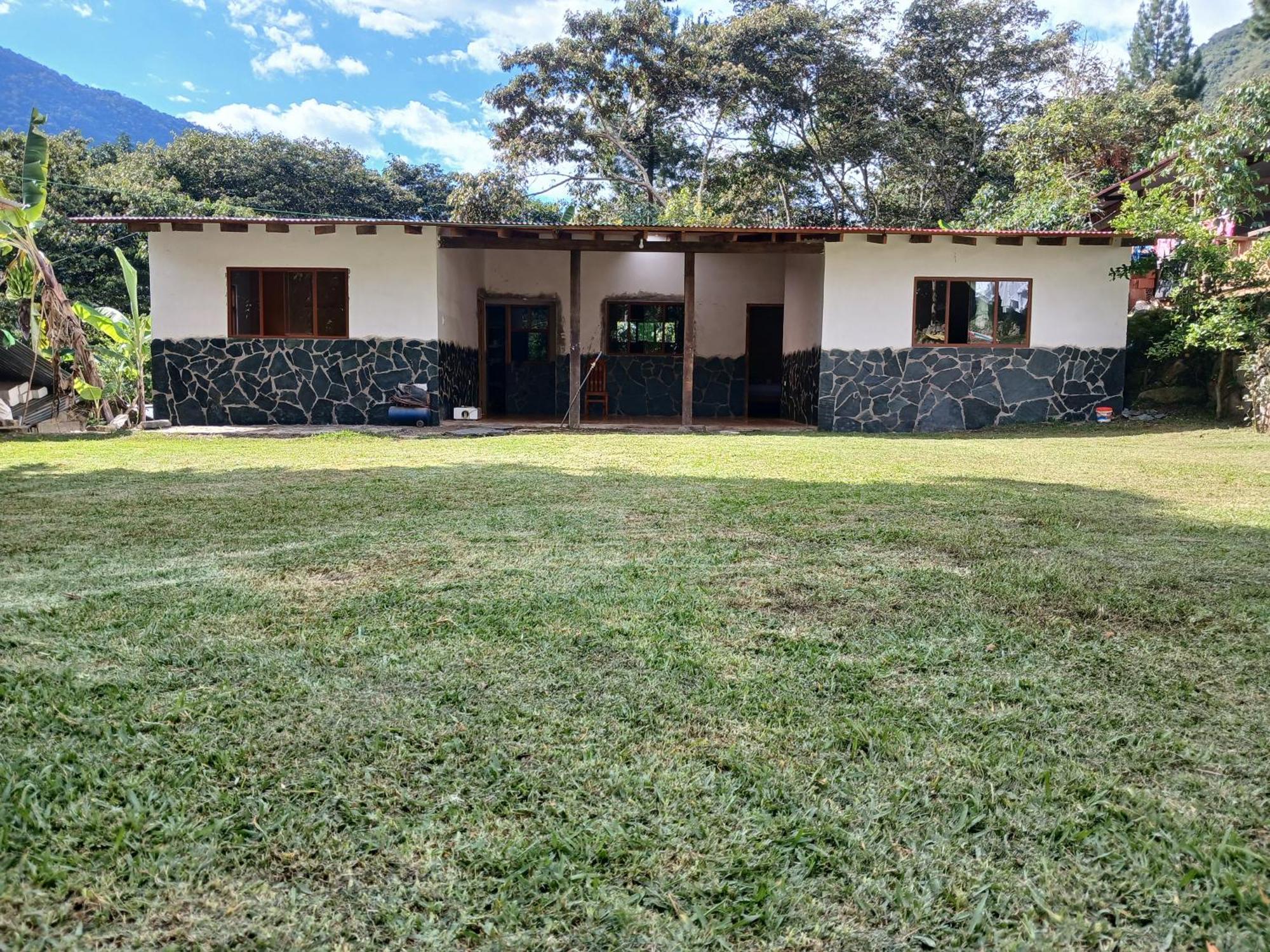 Lia B&B Lucmabamba Sahuayaco Luaran gambar