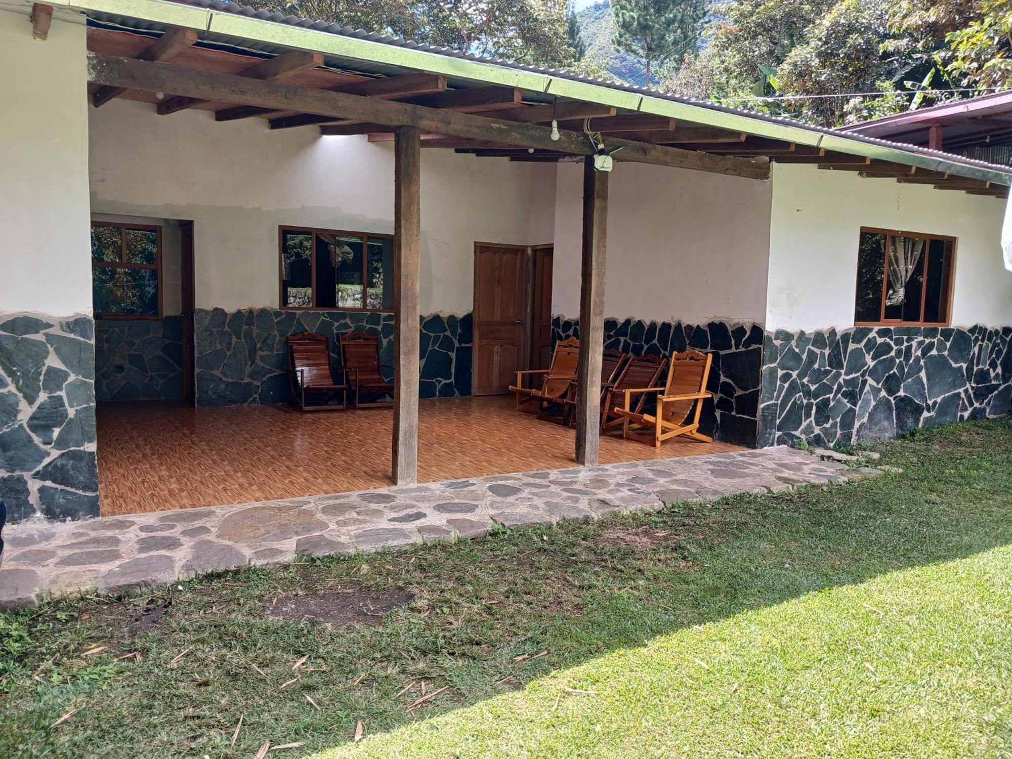 Lia B&B Lucmabamba Sahuayaco Luaran gambar